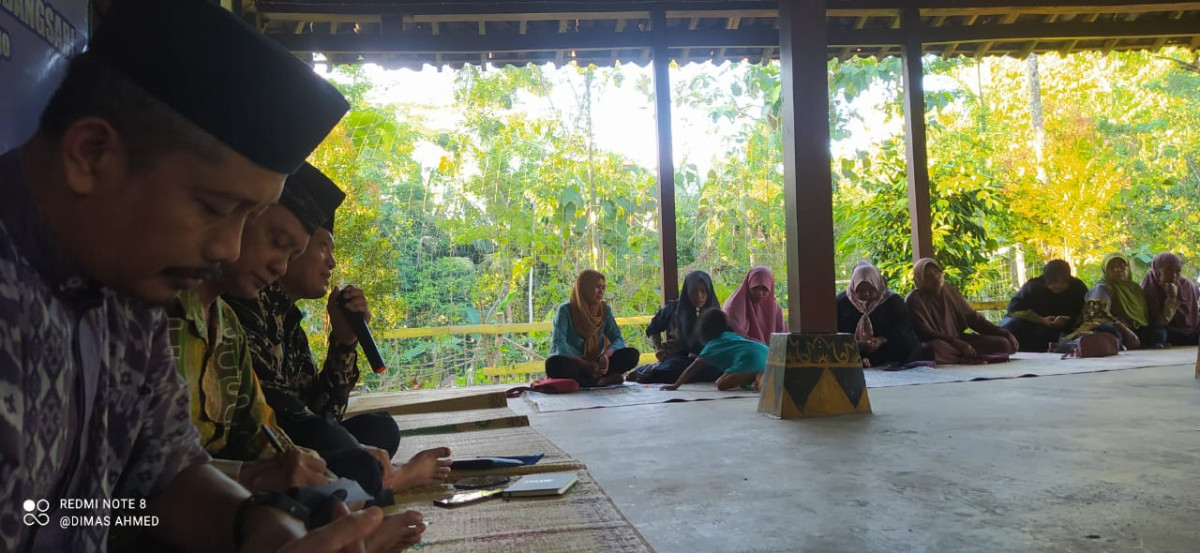 Musyawarah Padukuhan Kroco di Balai Padukuhan