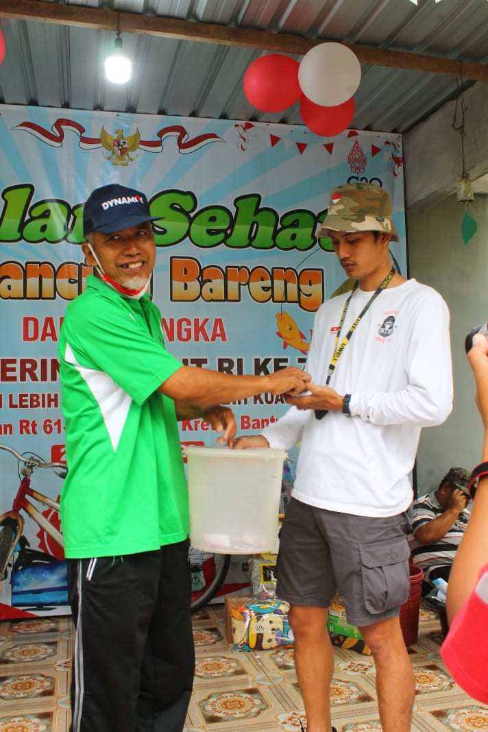 Prosesi pengambilan undian door prize