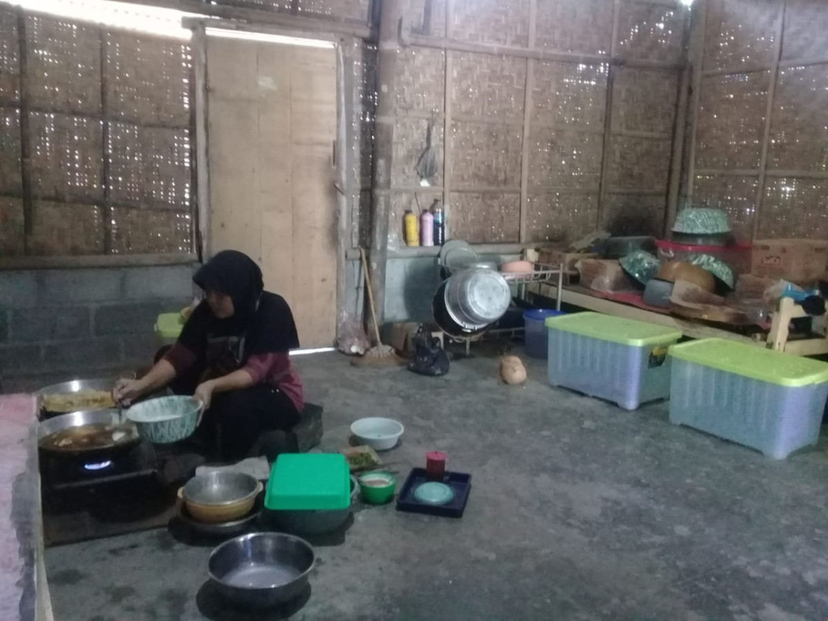 Produksi Rempeyek dan Keripik Pisang Padukuhan Mriyan