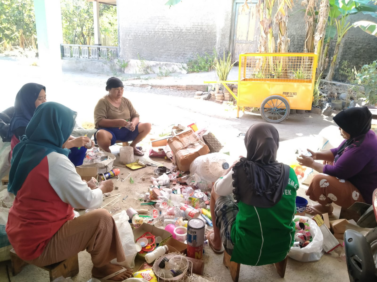 Pelaksanaan pilah sampah