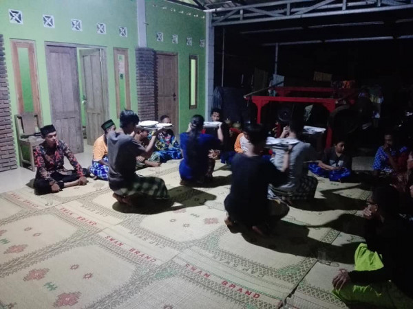 Program latihan sinoman/laden pemuda-pemudi Dusun Gumulan, sebagai wujud pelestarian budaya jawa yang adiluhung