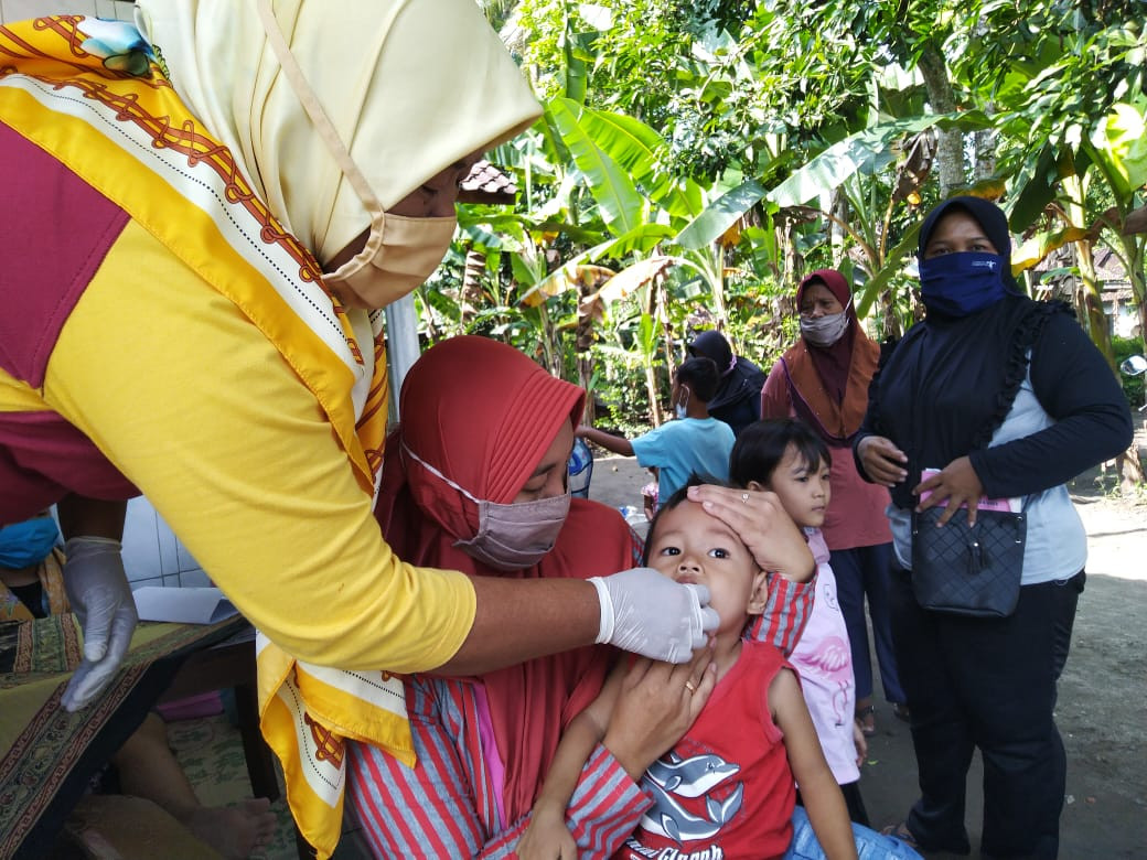 Pelayanan Posyandu Balita Kampung KB Gumulan, Kader Yandu Laksanakan Kunjungan Rumah