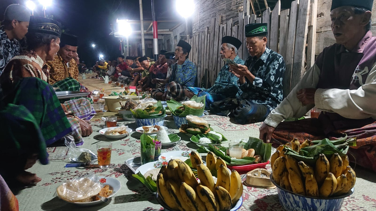 Nguri-uri Kabudayaan Masyarakat Kampung KB Gumulan Laksanakan Malam Tirakatan Kemerdekaan Ke 78 Republik Indonesia