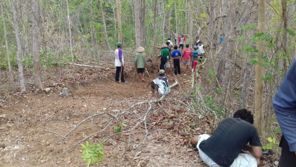 Kerjabakti pembuatan jalan akses wisata