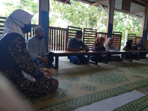 Buka bersama dengan santri dan guru TPA Masjid Al- Ikhsan 