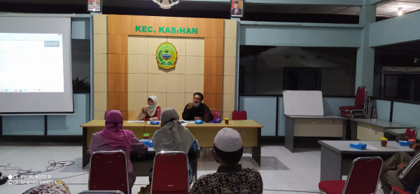 Bp Meidi pendamping dari kecamatan memimpin rapat