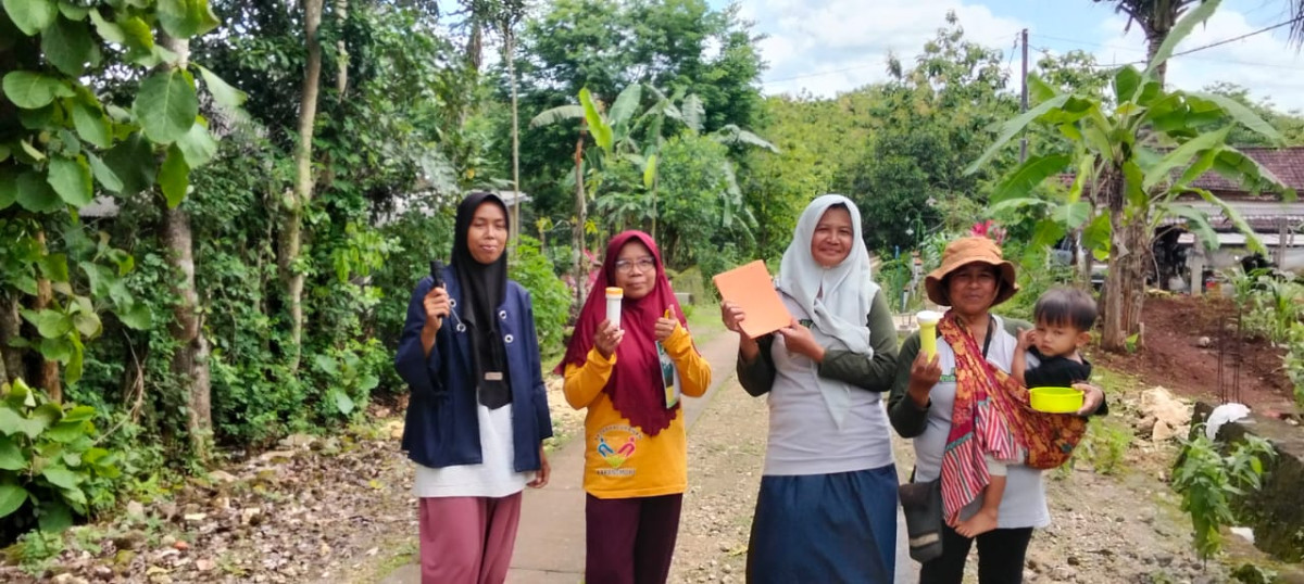 KEGIATAN KERJABAKTI PEMBERANTASAN JENTIK DI PADUKUHAN JETIS