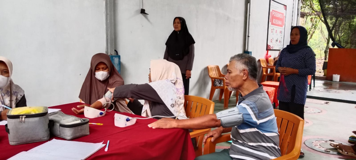 Pelayanan posbindu dan posyandu lansia tanggal 10 April 2025 di Balai RW Kaliabu