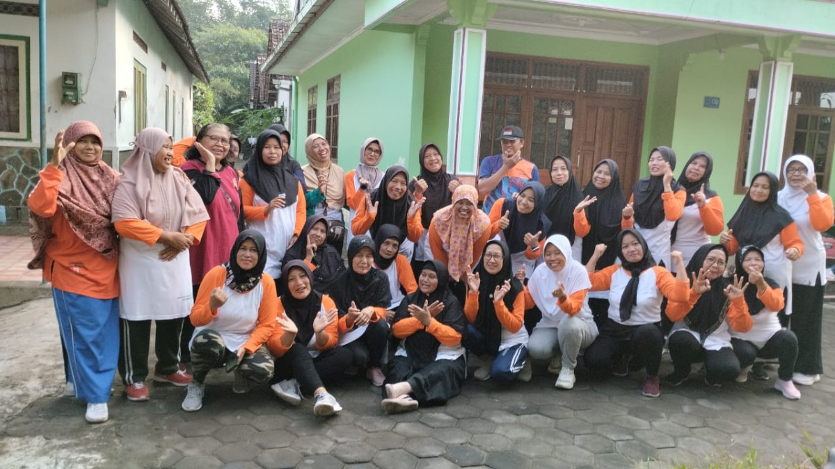 Dengan olahraga kita Happy