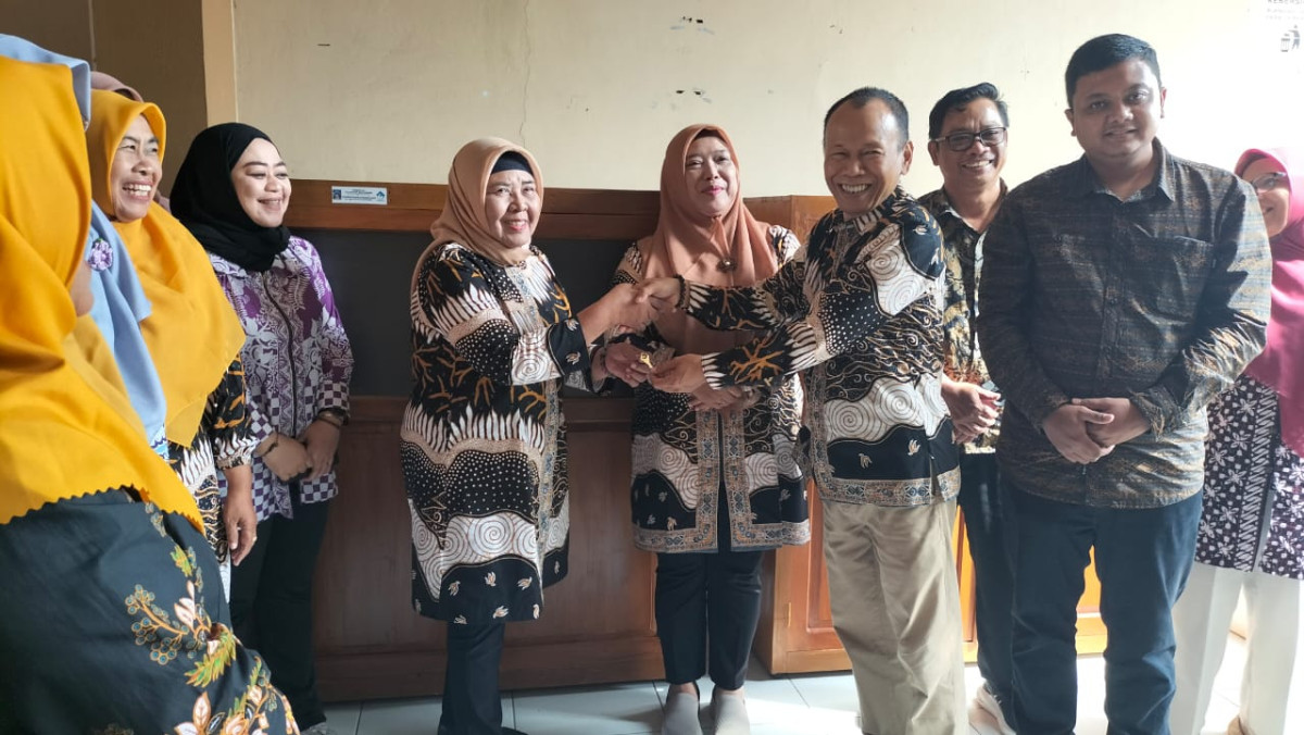 Penyerahan Bantuan Sarana dan prasarana bagi 18 Posyandu se Banyuraden