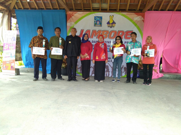 Penerimaan penghargaan sebagai juara II kampung KB tingkat Kabupaten Sleman