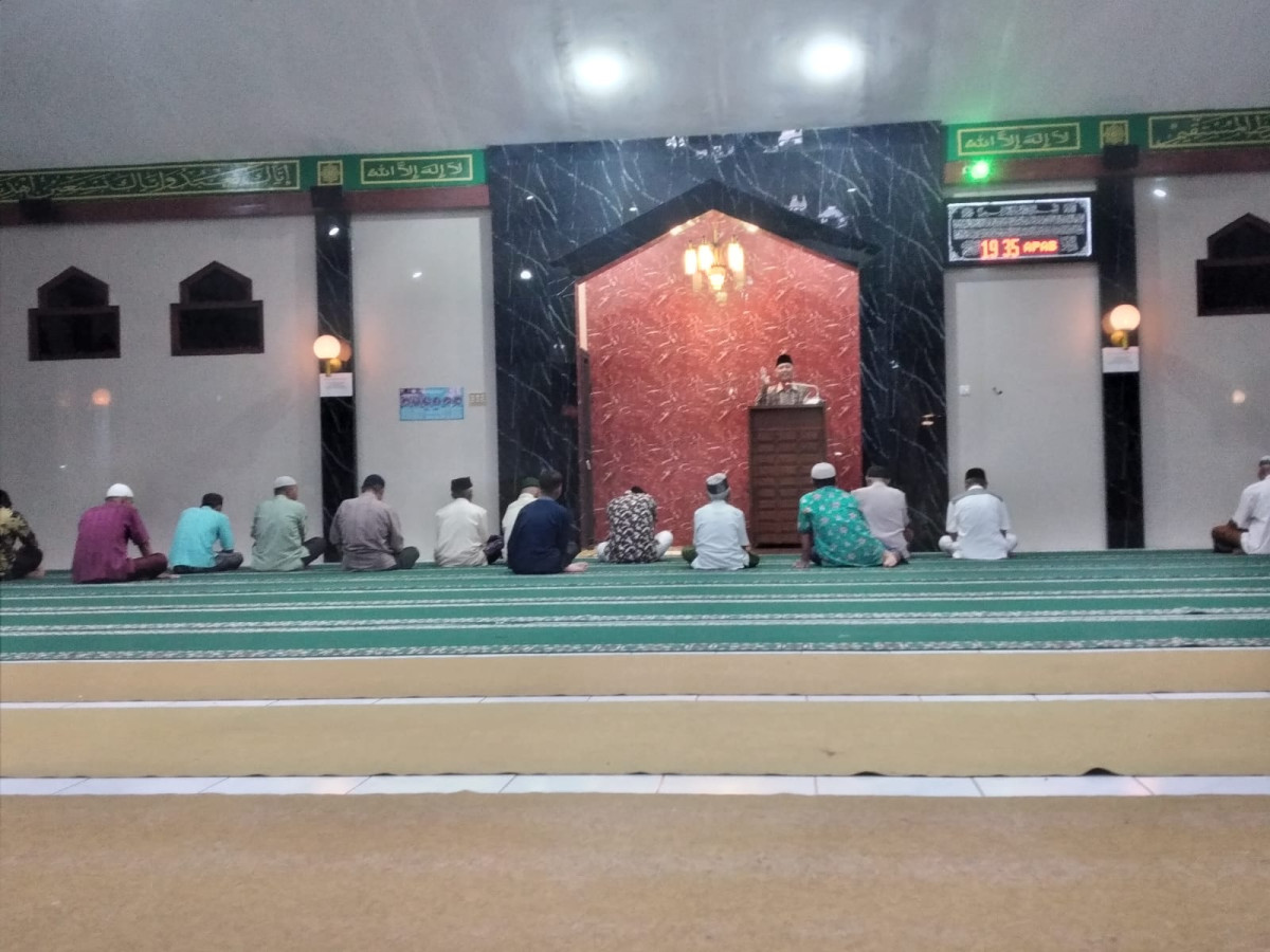 Teraweh berjamaah masjid pawirosetiko dongkelan