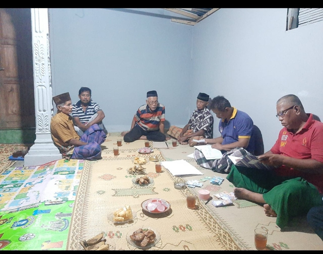 Pertemuan rutin arisan rt 01 ganjuran