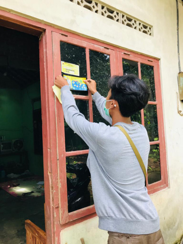 PIK R pasang sticker germas ditiap rumah 