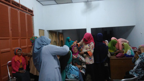 PKK Kampung KB Harapan Mulia Kregolan Adakan Tutorial Hijab 