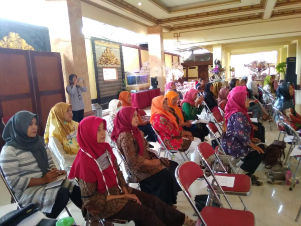Pelatihan Inovasi Produk Kelompok Usaha UPPKS Kecamatan Seyegan