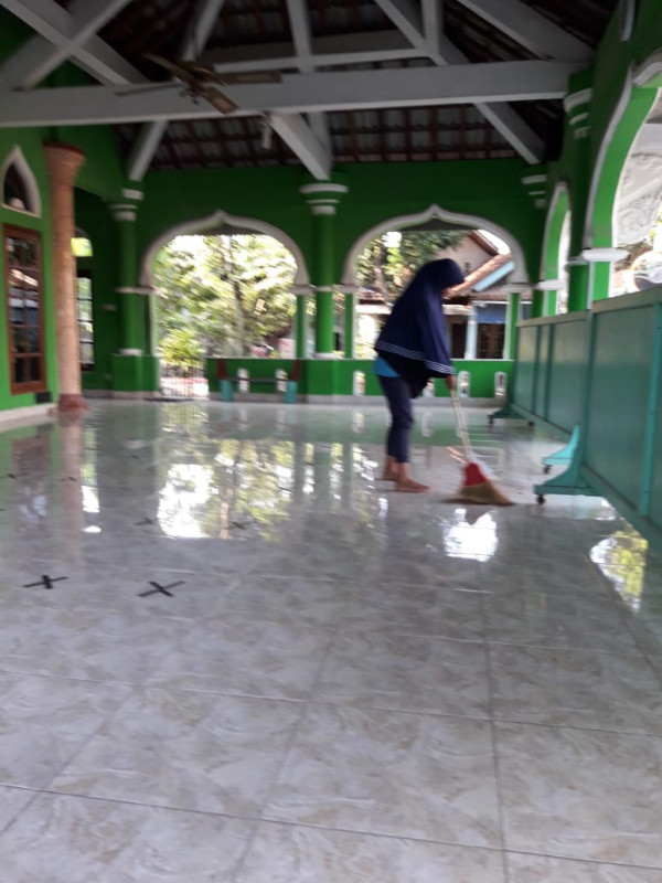 Kegiatan Jumat Bersih Masjid Baitul Muttaqin