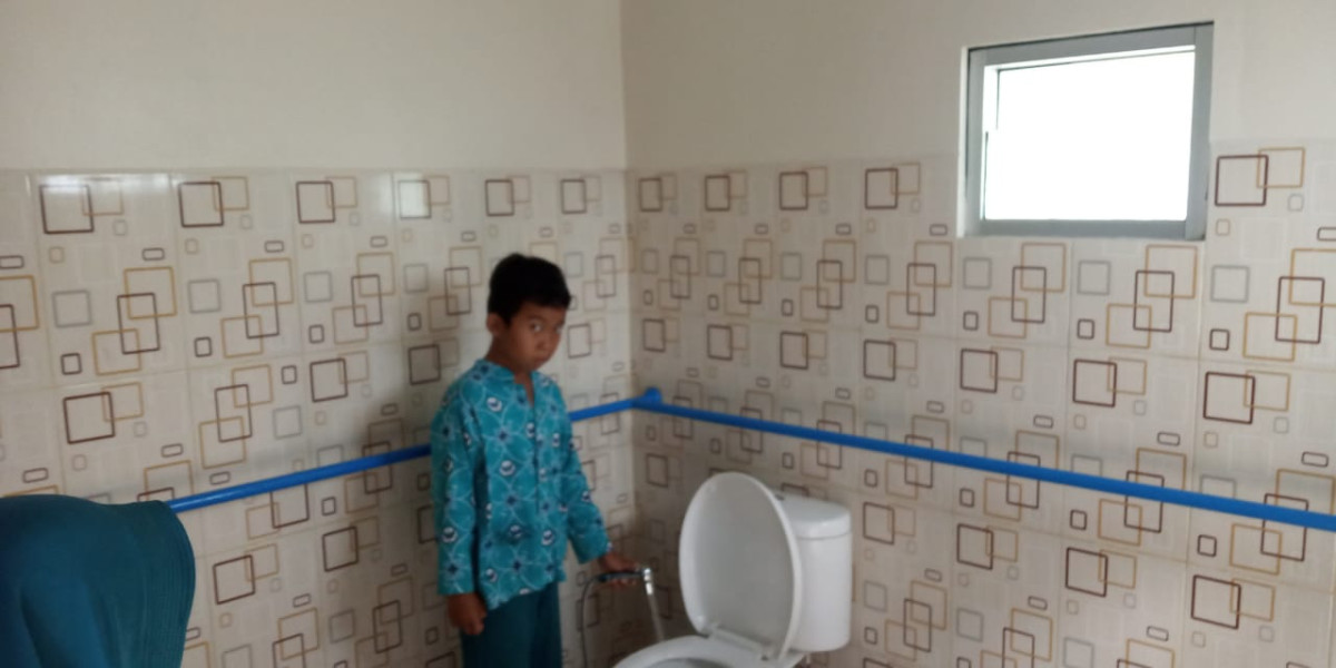 Sarana air bersih di padukuhan Sawahan,tempat cuci tangan di SDN Ngemplaksari,dan Pembuatan toilet disabilitas di SDN Sompokan