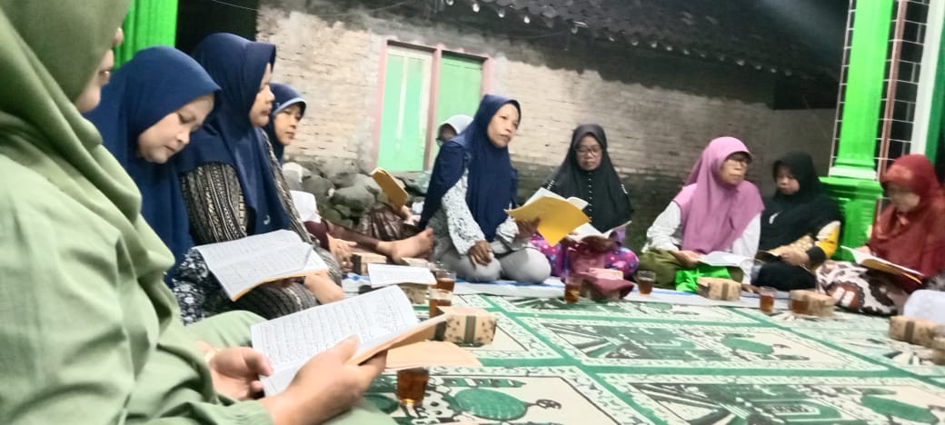 Kegiatan pengajian rutinan di Masjid Nurul Iman  Kregolan