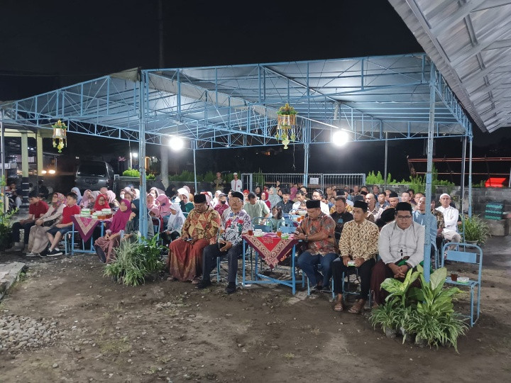 Pengajian dan syawalan warga padukuhan Sambilegi Lor