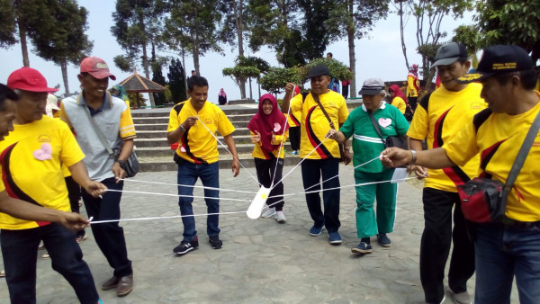 kegiatan out bond bkl dan lansia sekarmelati ngropoh condongcatur