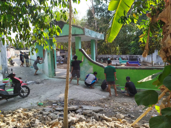 Seksi pembinaan lingkungan Kegiatan Kerja bakti Pemuda RW 34 Kaliwaru Condongcatur