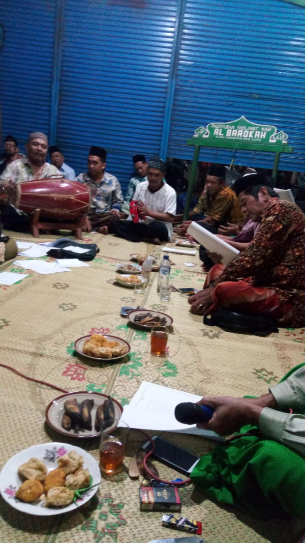 seksi agama, latihan sholawat nabi bapak-bapak