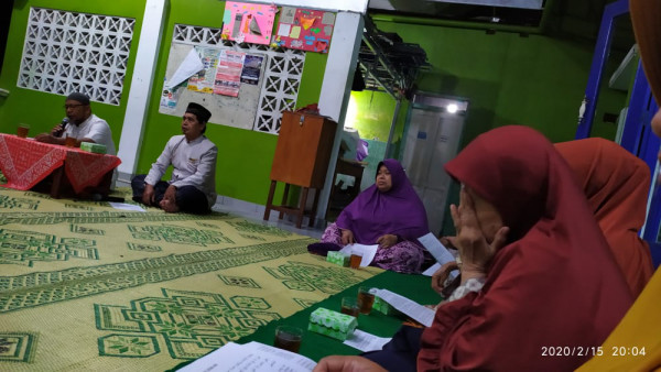 Seksi Agama, Pengajian rutin warga Pojok Tiyasan , setiap malam minggu ke 3 . 