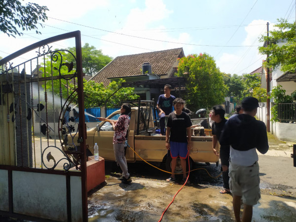 Seksi Lingkungan, penyemprotan mandiri, disinfektan untuk menghindari virus corona di padukuhan manukan