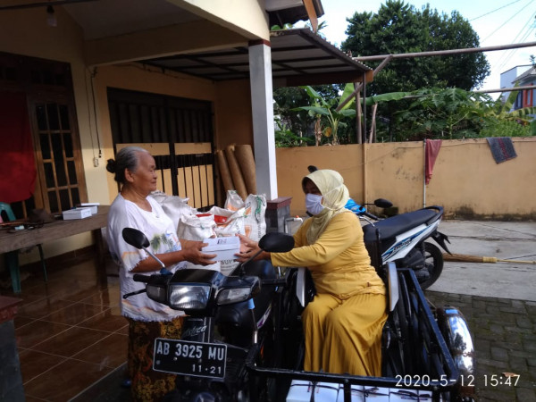 Seksi kasih sayang, pembagian nasi box bagi lansia