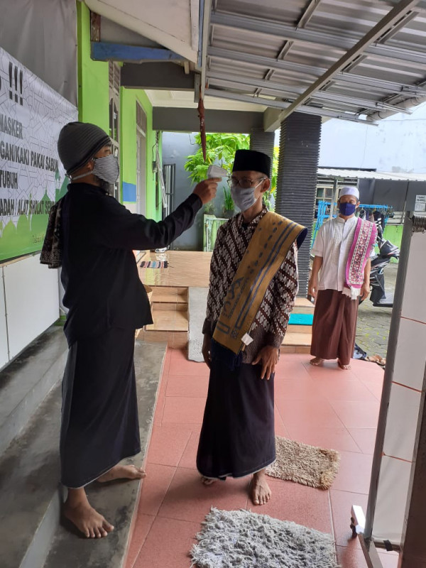 Seksi agam,  sholad jumat dimasjid gempol dalam masa pandemi cofid 19