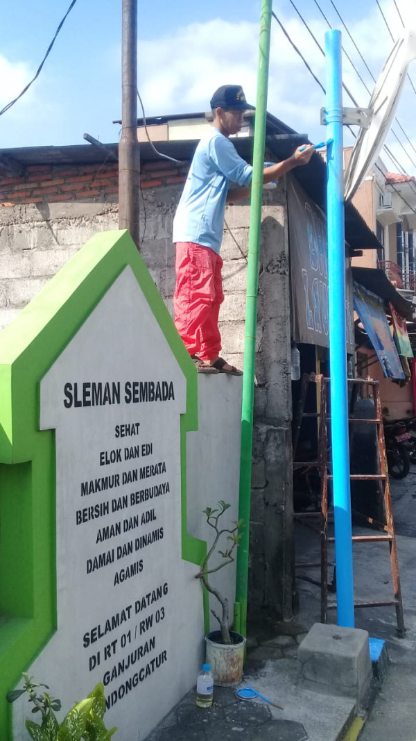 seksi lingkungan, kerja bakti pengecetan cermin cembung di padukuhan manukan