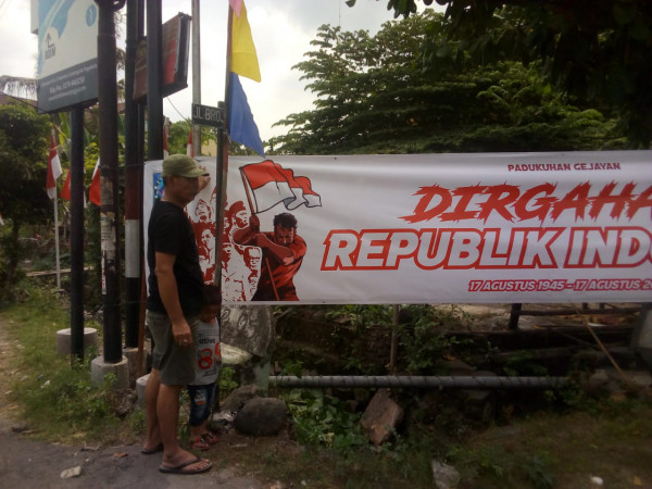 seksi lingkungan, kerja bakti persiapan hari kemerdekaan RI di Padukuhan Gejayan