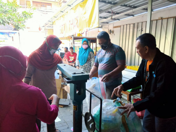 Seksi Ekonomi, kegiatan bank sampah di padukuhan ngringin