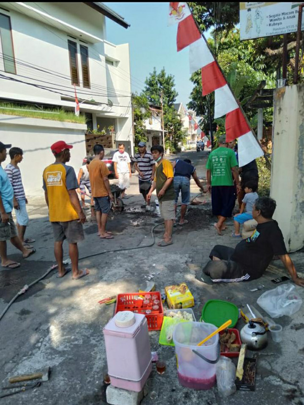 Seksi Lingkungan, Kerja Bakti di Padukuhan Gandok dalam rangka lomba kebersihan antar RT