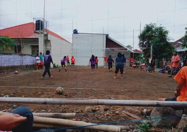 Seksi Sosial Budaya, Pertandingan persahabatan bola voley ibu2 remaja dusun leles dan ibu2 dusun pondak