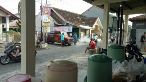 Seksi Lingkungan, Kerja bakti membersihkan lingkungan gedung padukuhan gempol