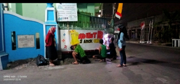 Seksi Pendisikan. Kegiatan Kampung KB Gempol lembur membuat mural di sekitar Gapura Kampung KB Gempol 