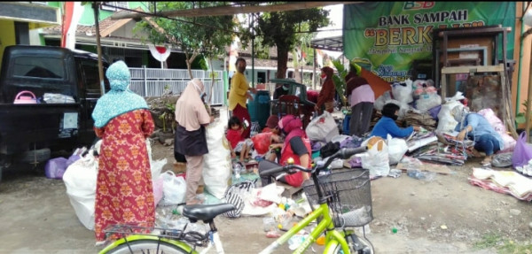 Seksi Lingkungan, Bank sampah BERKAH Joho 