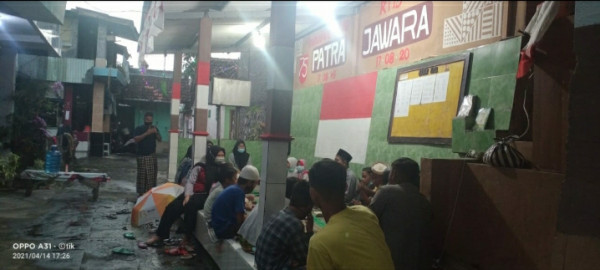 Buka puasa Muda mudi( BARDAS) RT 15 RW 12 Karangasem Gempol