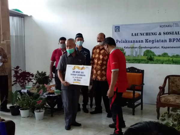 Penyerahan simbolis dana bantuan program KOTAKU(kota tanpa kumuh) sebesar rp 1 Miliyar untuk 2 dusun, Pondok dan Gandok 