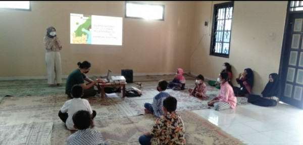 Kegiatan Diskusi Kampung Ramah Anak di kampung Kolombo