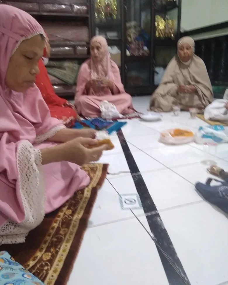 Kegiatan ndarus sehabis sholat tarawih di Masjid Al Hidayah Manukan Rt6 Rw4