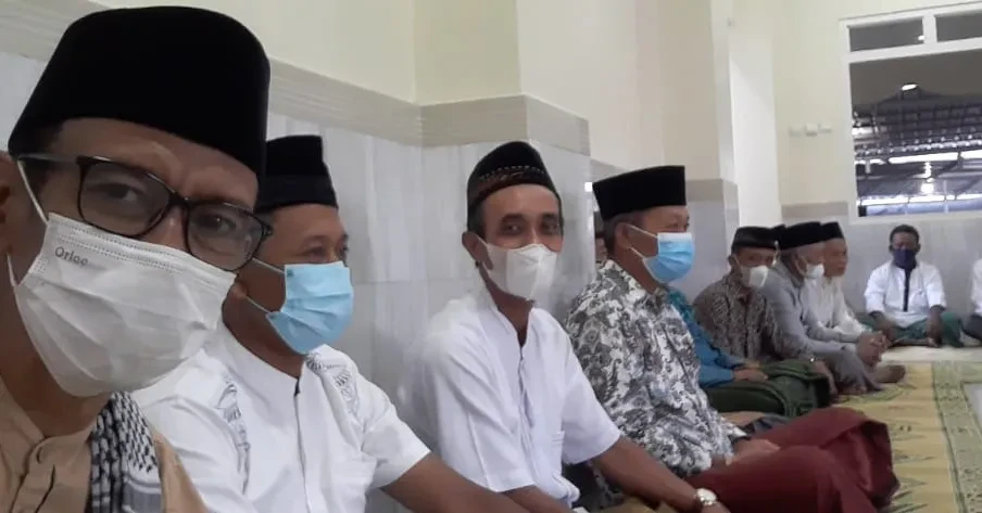 Pengajian perdana menjelang buka puasa bulan Ramadhan jamaah masjid Mifhahul Jannah  Padukuhan Gempol