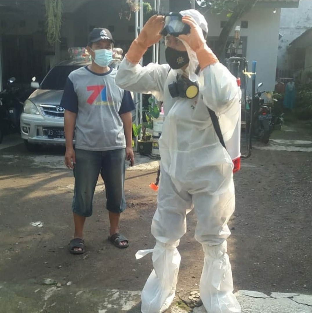 Penyemprotan Disinfektan di tempat warga yang terpapar (RT 05&06 Kentungan). Jam 08.00-selesai. 09 juli 2021