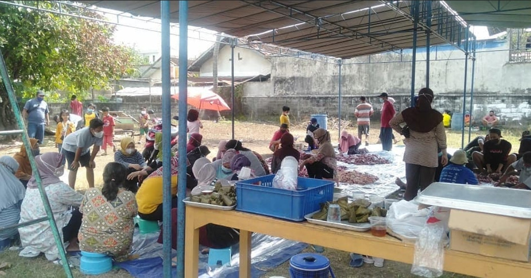 Laporan penyembelehan hewan korban,kampung gorongan, 5 ekor sapi dan 4 ekor kambing ,di lahan kosong rt 08 rw 21 gorongan ngringin