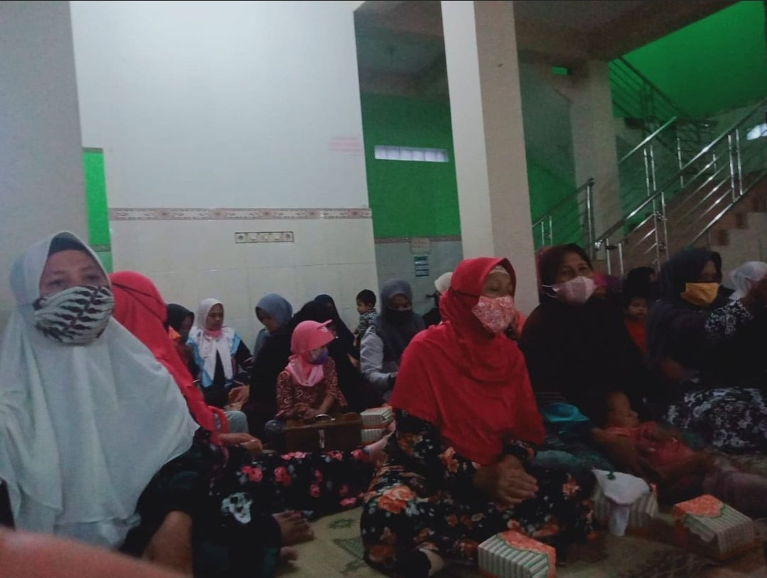 Kegiatan pengajian rutin jum at kliwon ibu2 joho RT 07 RW 60 di masjid nurul huda