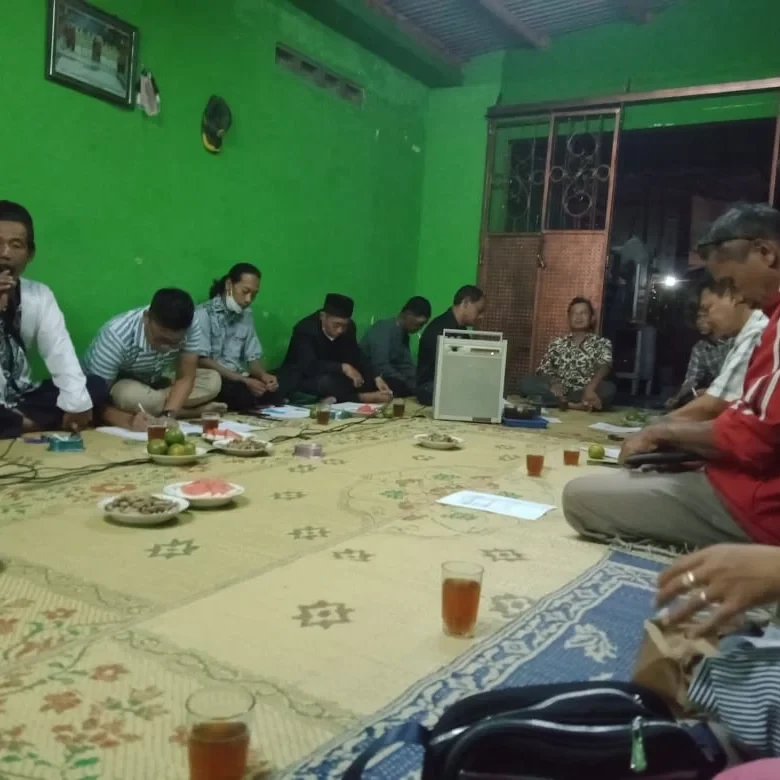 Rapat RT 07 RW 60 PADUKUHAN JOHO, membahas masalah 17agustusan