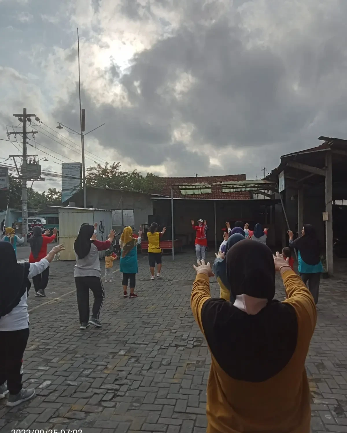 kegiatan pos bindu sekar melati 2 .di lakasanakan di depan masjid baabul jannah.tgl 25  sept  di mulai jam 7 sampai selasai