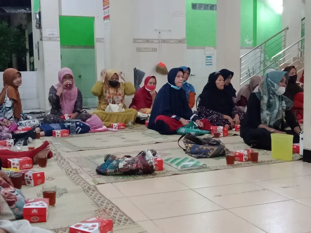 Kegiatan pengajian rutin malam rabu, ibu2  jamaah yasin tahlil al wasliyah JOHO RT 07 RW 60 PADUKUHAN JOHO